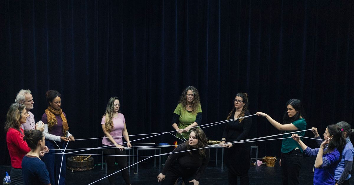 Voices of the Earth - A human mandala — VoCreation/ Maia Steinberg